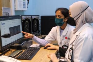 Doctors reviewing brain scans at a stroke rehabilitation centre in Malaysia, specializing in stroke treatment and recovery.